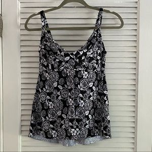 NWOT Swimsuit Underwire Bra Back Tankini Top